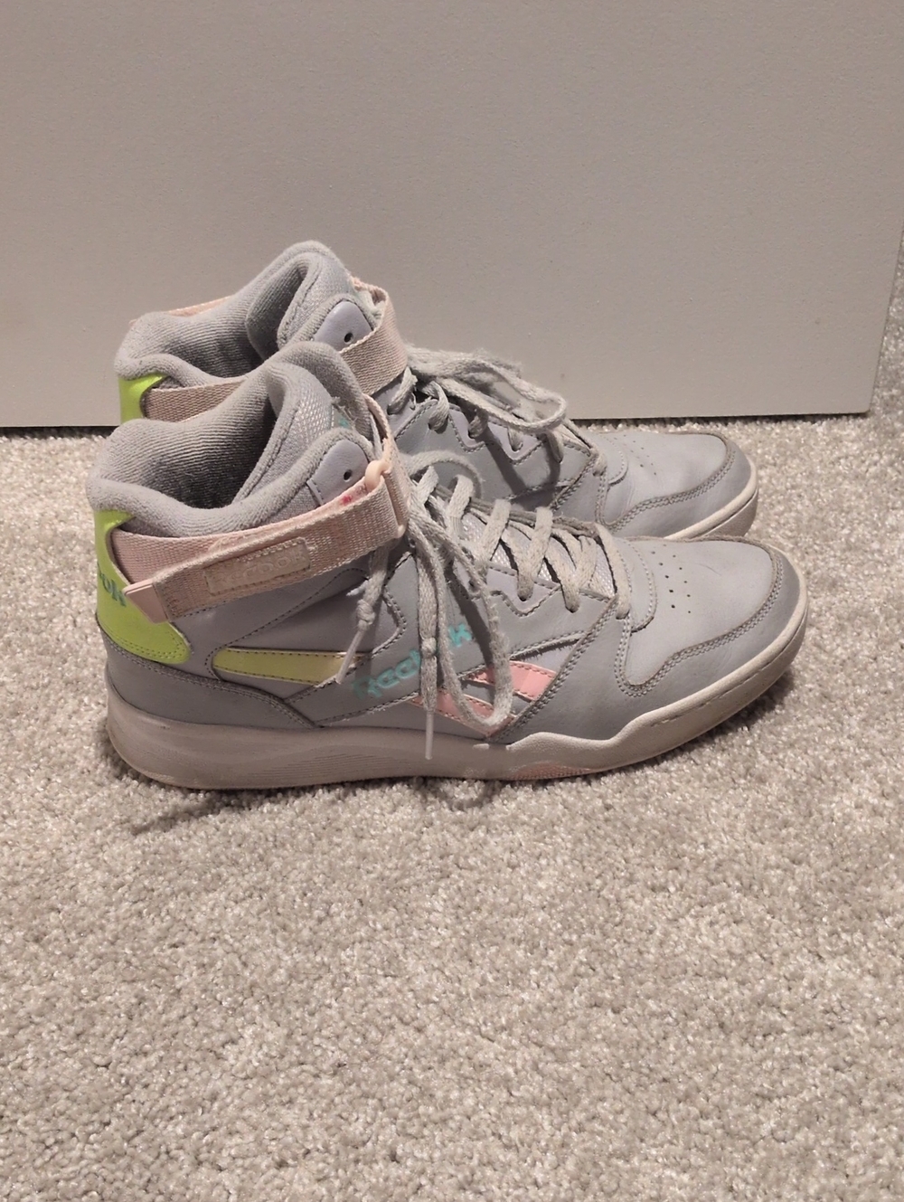 Reebok Women's High-Top Sneakers in Light Gray with Pastel Accents